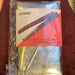 Mini hair straightener